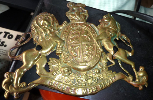 Old brass dieu mon droit - old, et