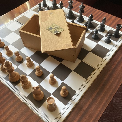 Carlton product chess - carlton, set.made