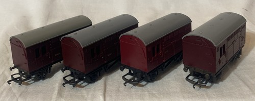 Triang r123 horse box wagons - r123, x