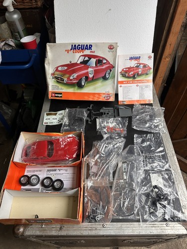 Scale burago jaguar e - 1:18,