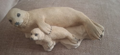 Seal and baby figurine - baby,