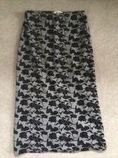 LADIES BLACK FLORAL SKIRT SIZE 8 FROM PEACOCKS