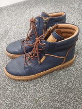 Pavers Leather Contrast Trim