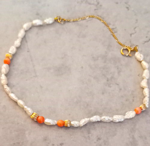 Baroque white pearl coral - white,