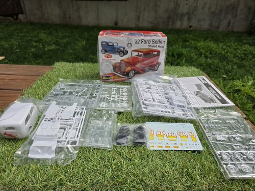 Revell ford sedan street - ford,