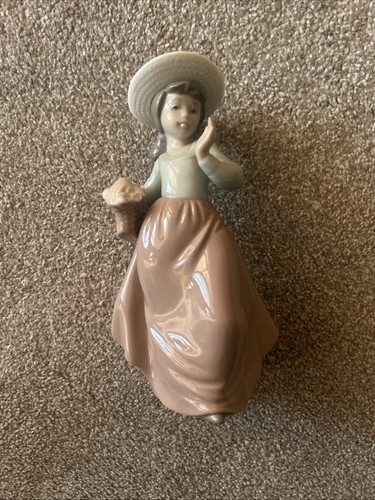 Nao figurine girl - figurine,