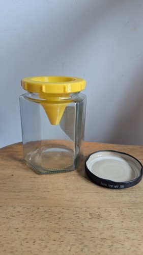 Fruit fly trap indoor - fruit,