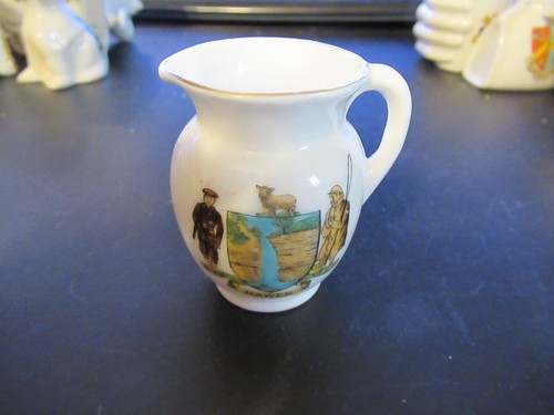 Crested china hawes crest - hawes,