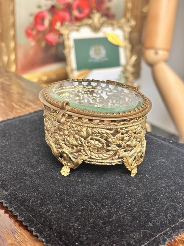Stunning antique ormolu - stunning,