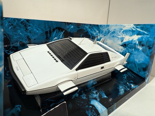 Autoart james bond lotus - autoart,