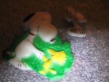 2 RARE OLD 1972 SNOOPY LARGE & SMALL HARD PLASTIC BROOCH PIN BADGES