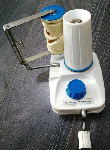 Bargain knitting machine