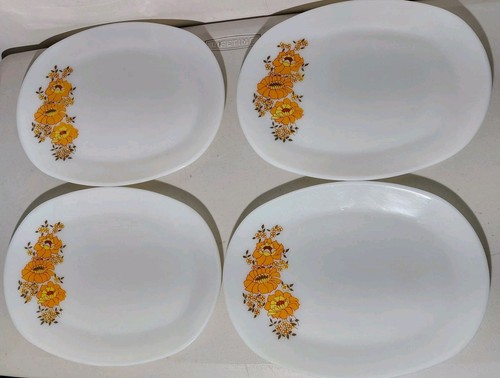 Pyrex oval dinner - plates, 4