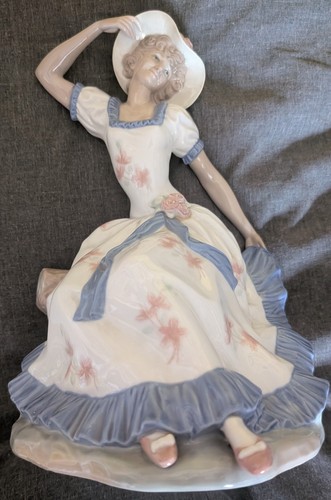 Nao lladro figurine lady - lladro,