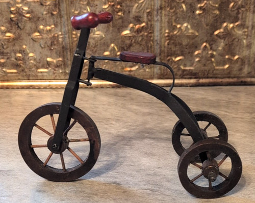 Vintage black metal tricycle - black,