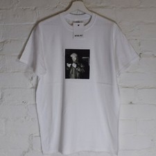 NAS Rolling up a Spliff Hip