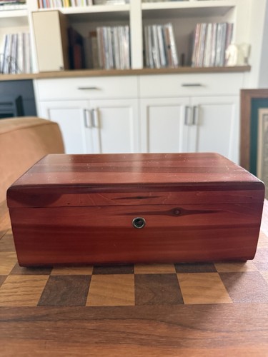 Vintage lane small - cedar, chest
