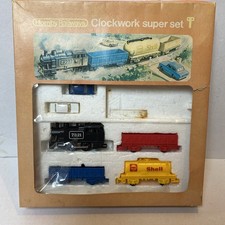 Hornby Railway OO Gauge Clockwork Super Set R 533 No Key