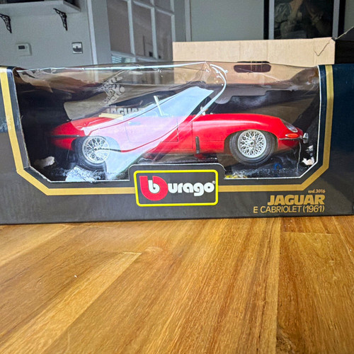 Bburago gold 1961 jaguar - bburago,