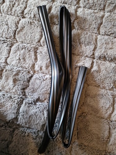 Window seal daihatsu genuine - window,