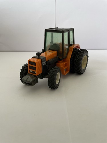Scale britains renault - 1:32,
