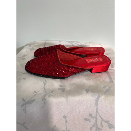 Red hat society - red,