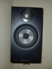 BOWERS & WILKINS 607 SPEAKERS IN BLACK EXCELLENT CONDITION WITH BOX AND DOCUMENT