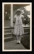 WOMAN PRETTY FLORAL DRESS HAT STOCKINGS HOUSE PORCH OLD/VINTAGE PHOTO- E81