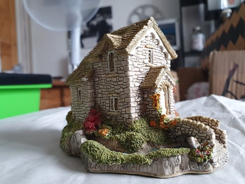 Helmere cottage lilliput lane - lilliput,