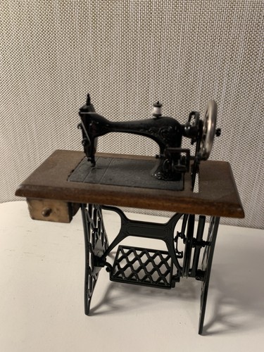 Heidi ott sewing machine - machine, 1:12