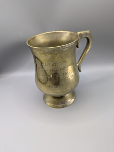 Brass tankard with curved - brass,