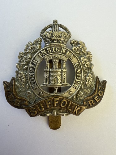 The suffolk regiment - cap, badge
