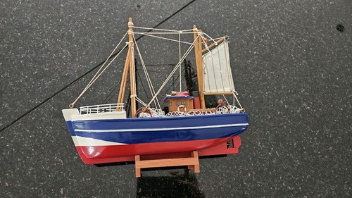 Large vintage wooden model - large,