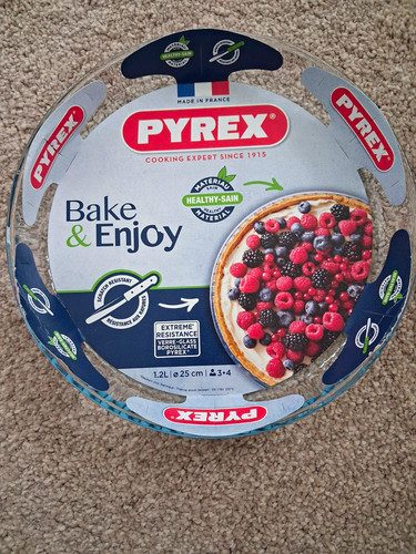 Pyrex round glass - round,