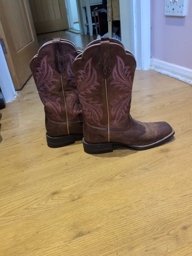 Ariat size western boots - 6,
