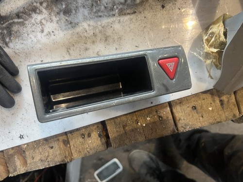 2009 tdi dash cubby - t5,
