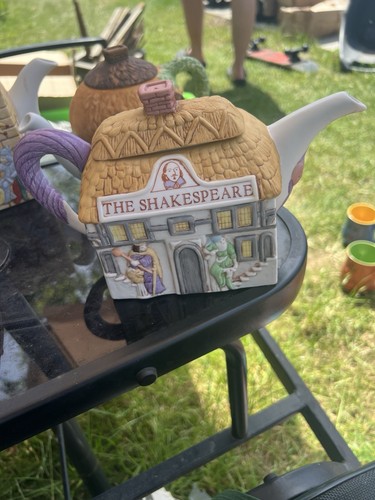 The shakespeare pub teapot - shakespeare,