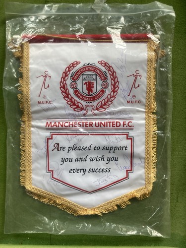 Manchester united signed - united, f.c.