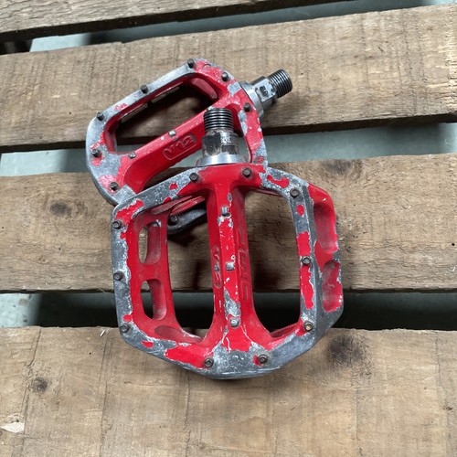 Dmr v12 pedals red - red, retro