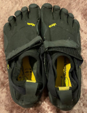 Ladies black 5 finger Vibram barefoot toe shoes size 37