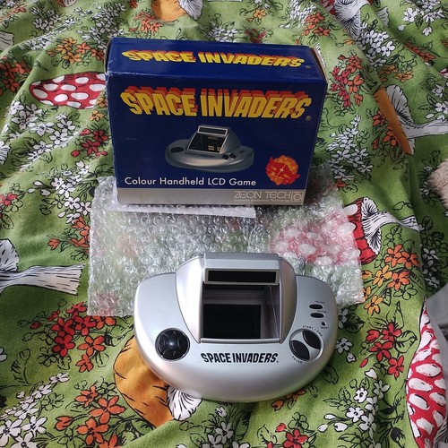 Space invaders colour - invaders, handheld