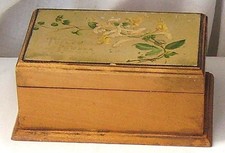 SMALL WOODEN BOX – TOILET POWDER ANTIQUE