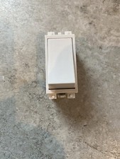 TENBY SWITCH PLAIN WHITE 10A