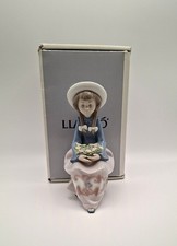 Lladro 5554 Pretty and Prim