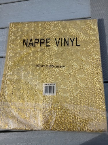 Gold coloured vinyl patterned - gold,