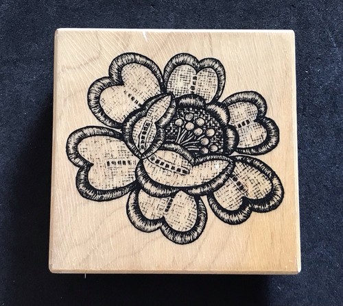 Detailed flower head lace