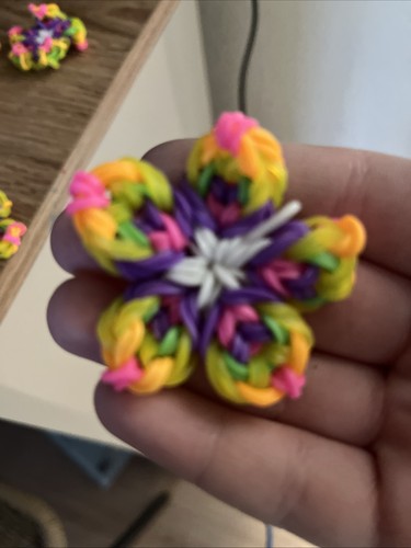 Loom band flower - band,