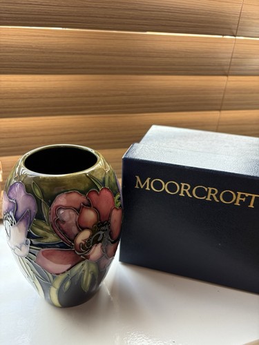 Moorcroft ceramic vase - moorcroft,
