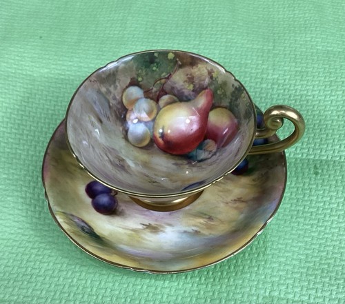 Royal worcester cup - royal, saucer