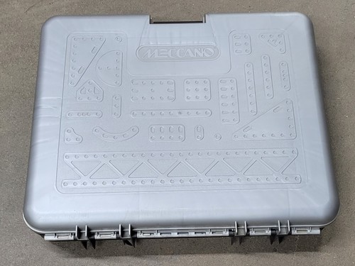 Meccano carry tool builder